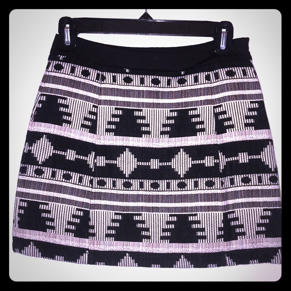 Gianni Bini mod/tribal printed mini skirt